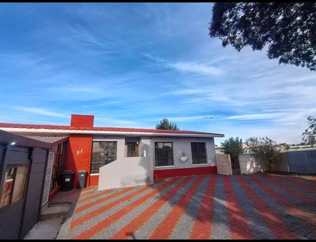 3 BEDROOM PROPERTY TO RENT IN WINDSOR PARK ESTATE
